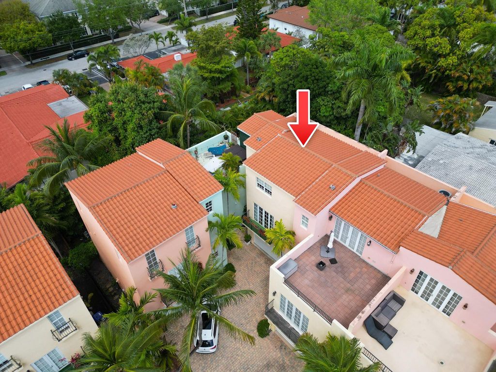 Photo of 1123 NE 18th Avenue #1123, Fort Lauderdale, FL 33304 (MLS # F10498593)