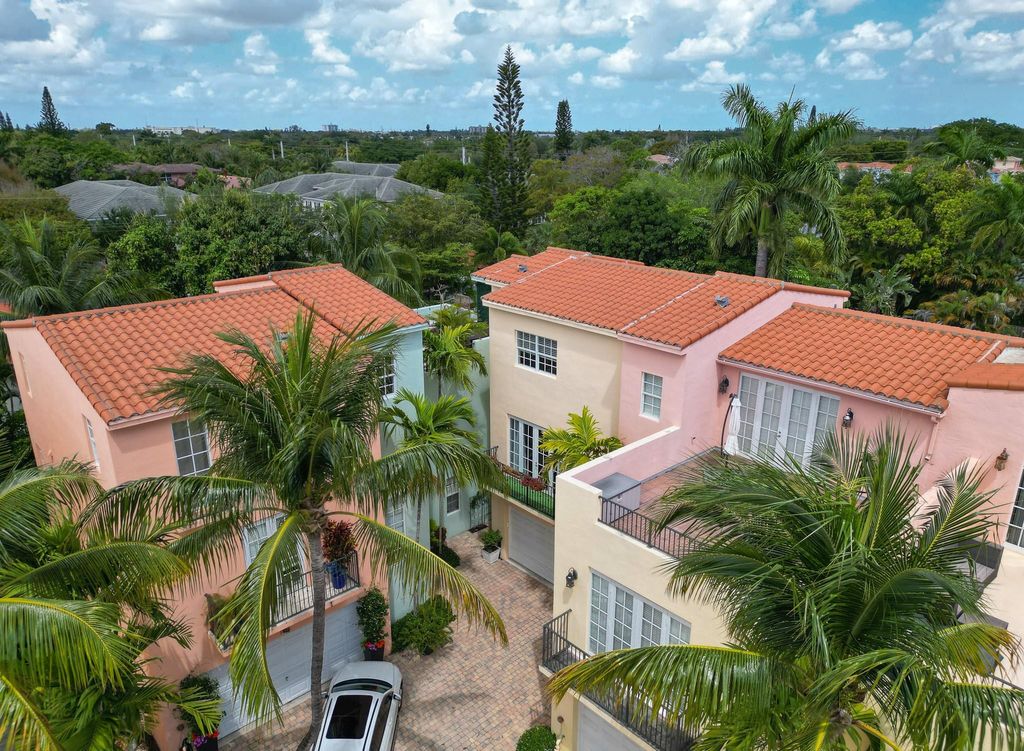 Photo of 1123 NE 18th Avenue #1123, Fort Lauderdale, FL 33304 (MLS # F10498593)