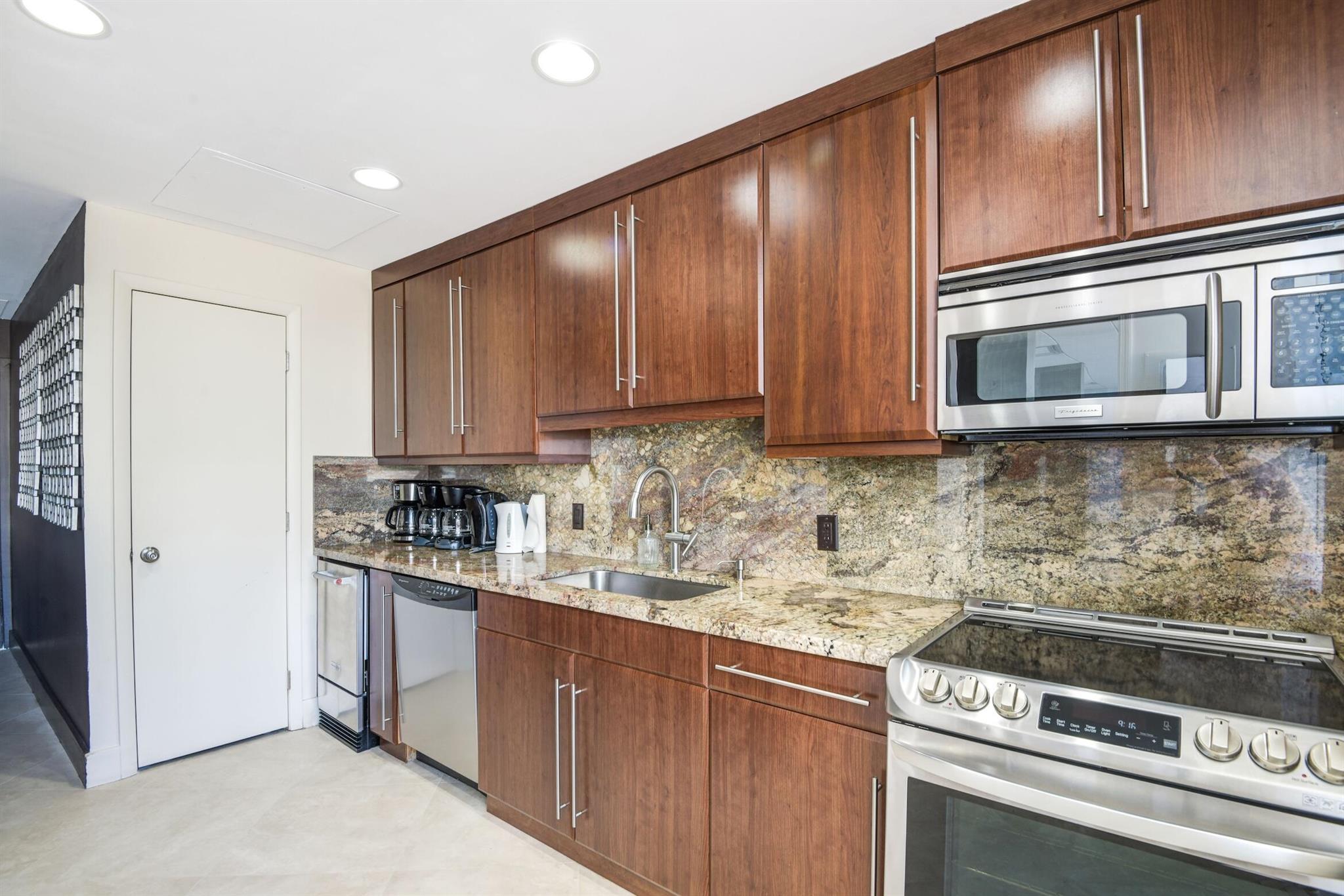 WHITEHALL CONDOMINIUM 32-47-43, SLY 100 FT OF GOV - Residential