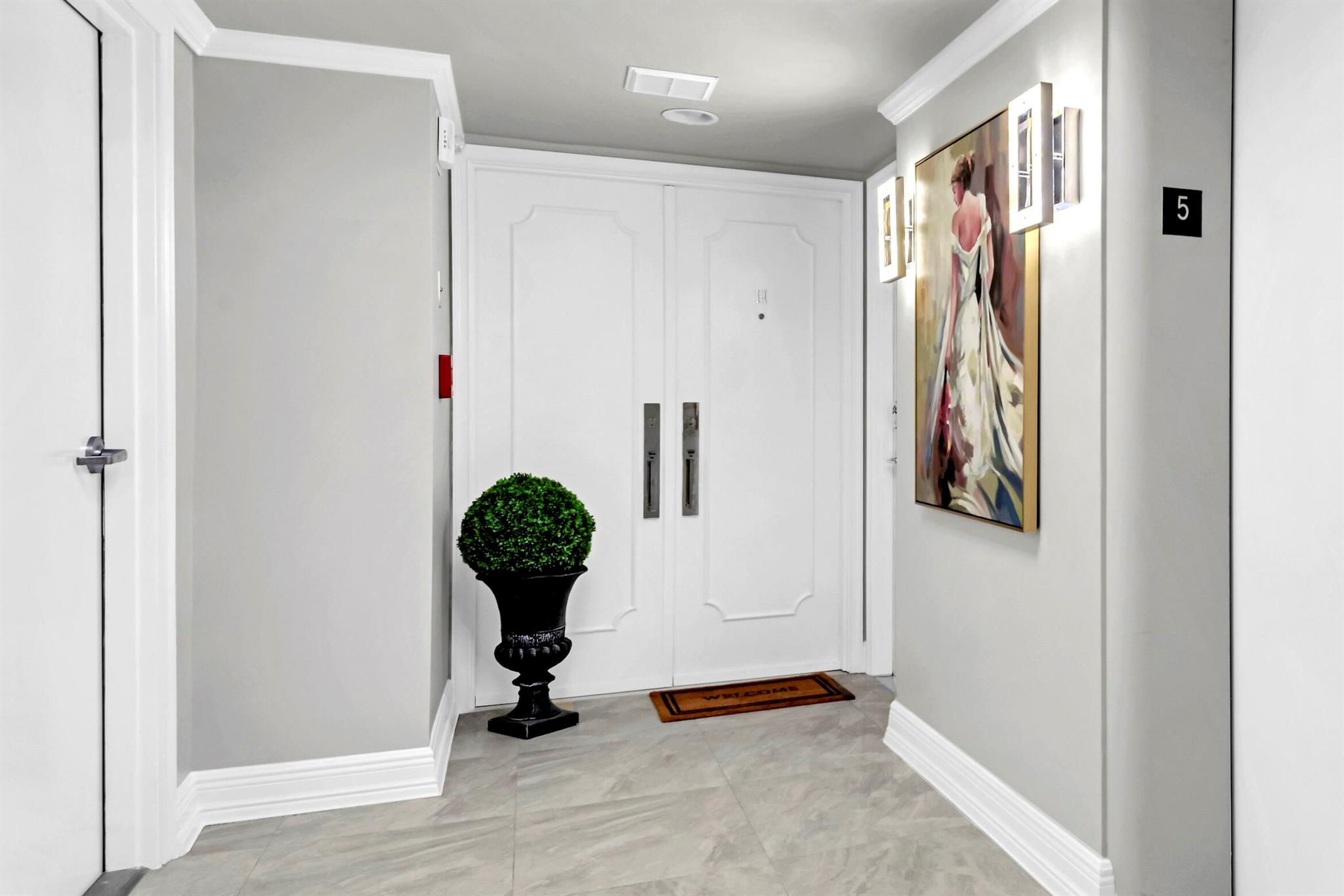 WHITEHALL CONDOMINIUM 32-47-43, SLY 100 FT OF GOV - Residential