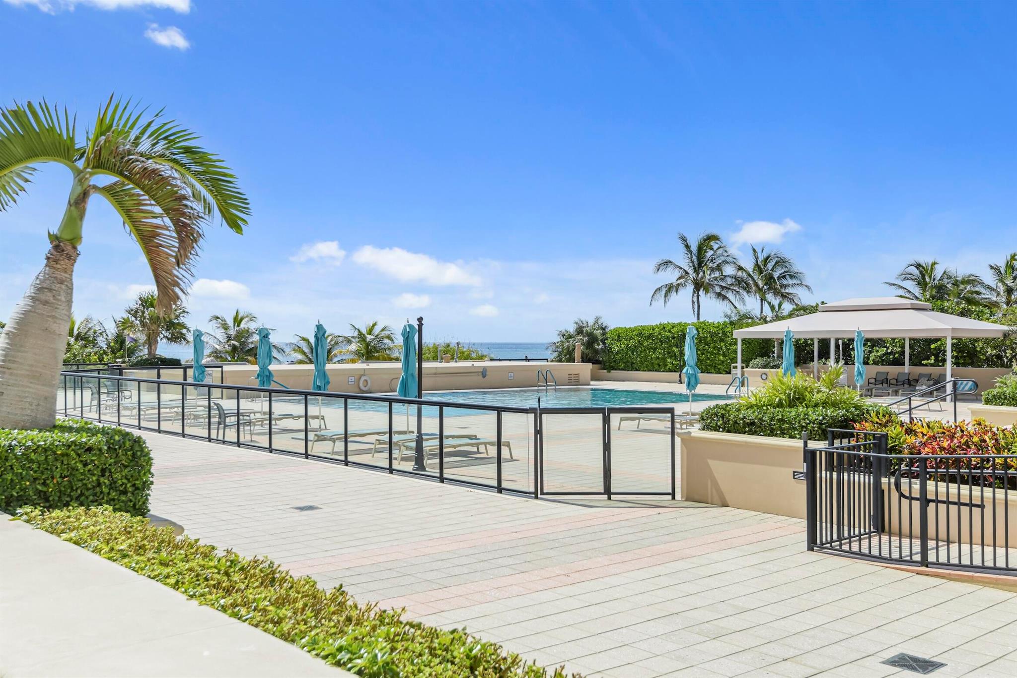 WHITEHALL CONDOMINIUM 32-47-43, SLY 100 FT OF GOV - Residential