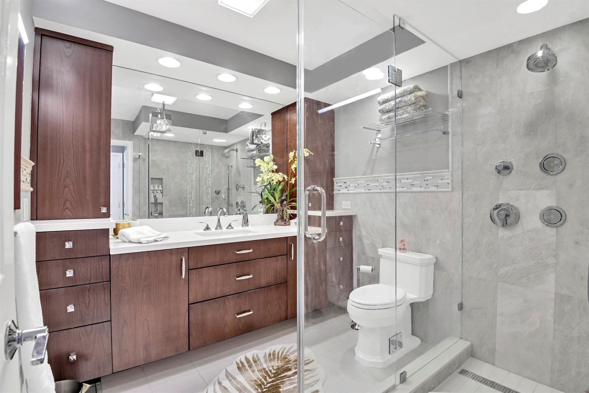 WHITEHALL CONDOMINIUM 32-47-43, SLY 100 FT OF GOV - Residential