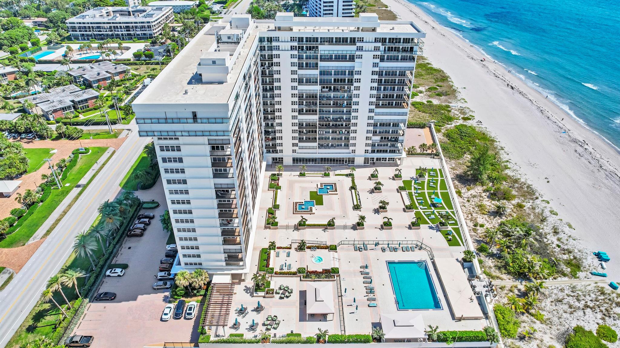 WHITEHALL CONDOMINIUM 32-47-43, SLY 100 FT OF GOV - Residential