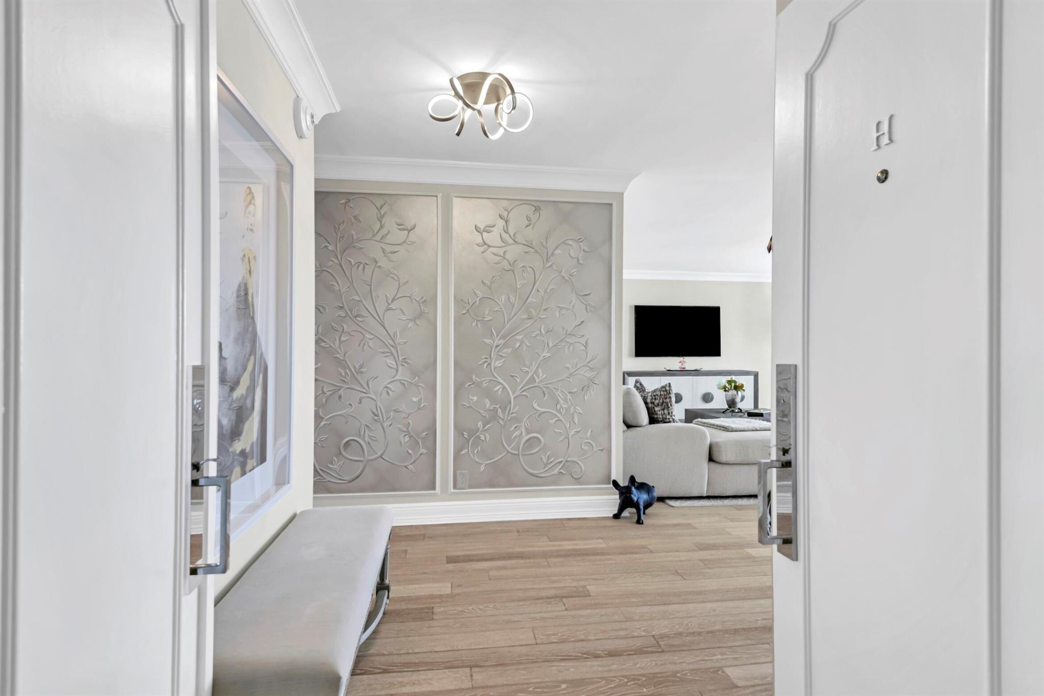 WHITEHALL CONDOMINIUM 32-47-43, SLY 100 FT OF GOV - Residential