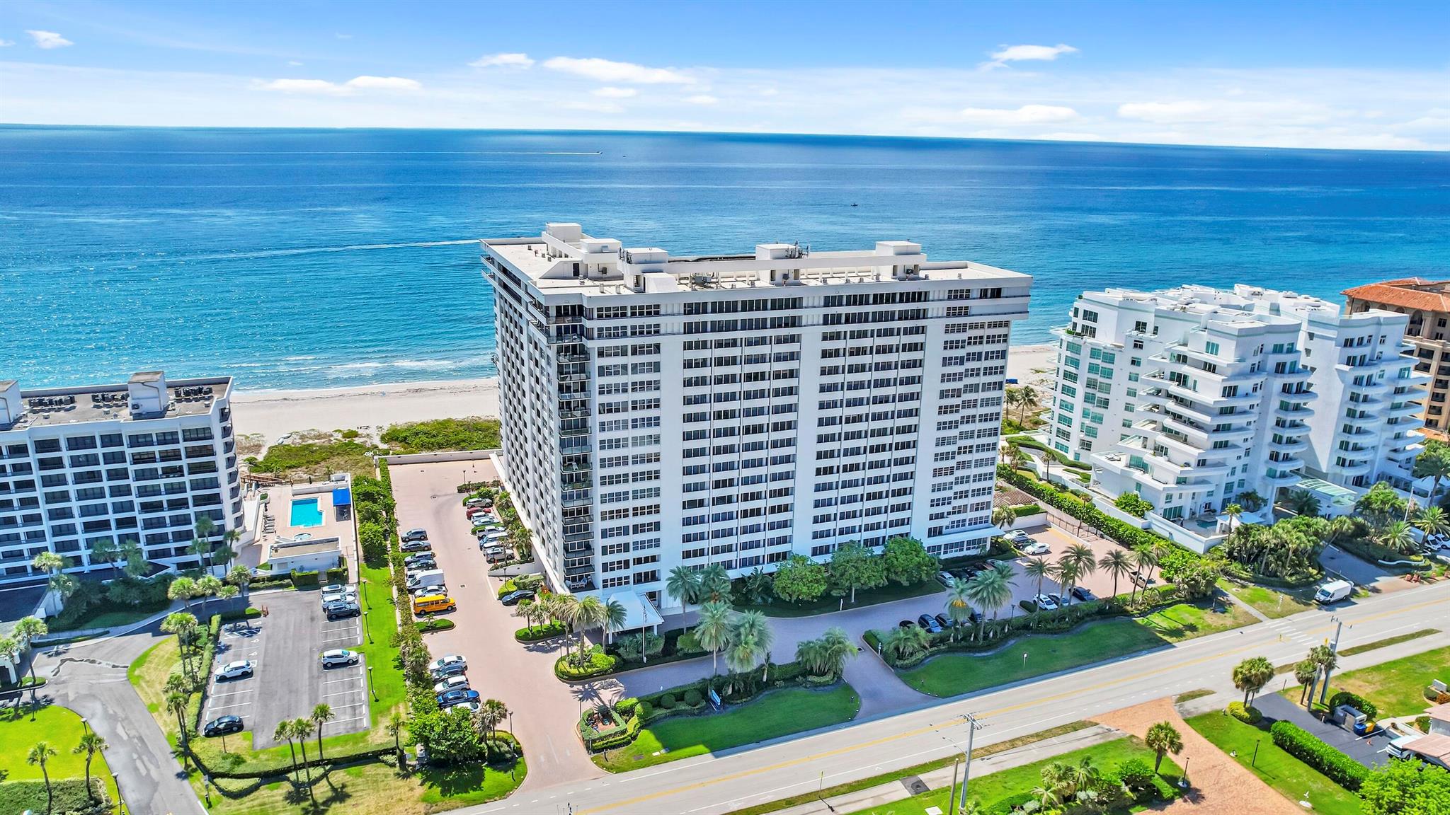 WHITEHALL CONDOMINIUM 32-47-43, SLY 100 FT OF GOV - Residential