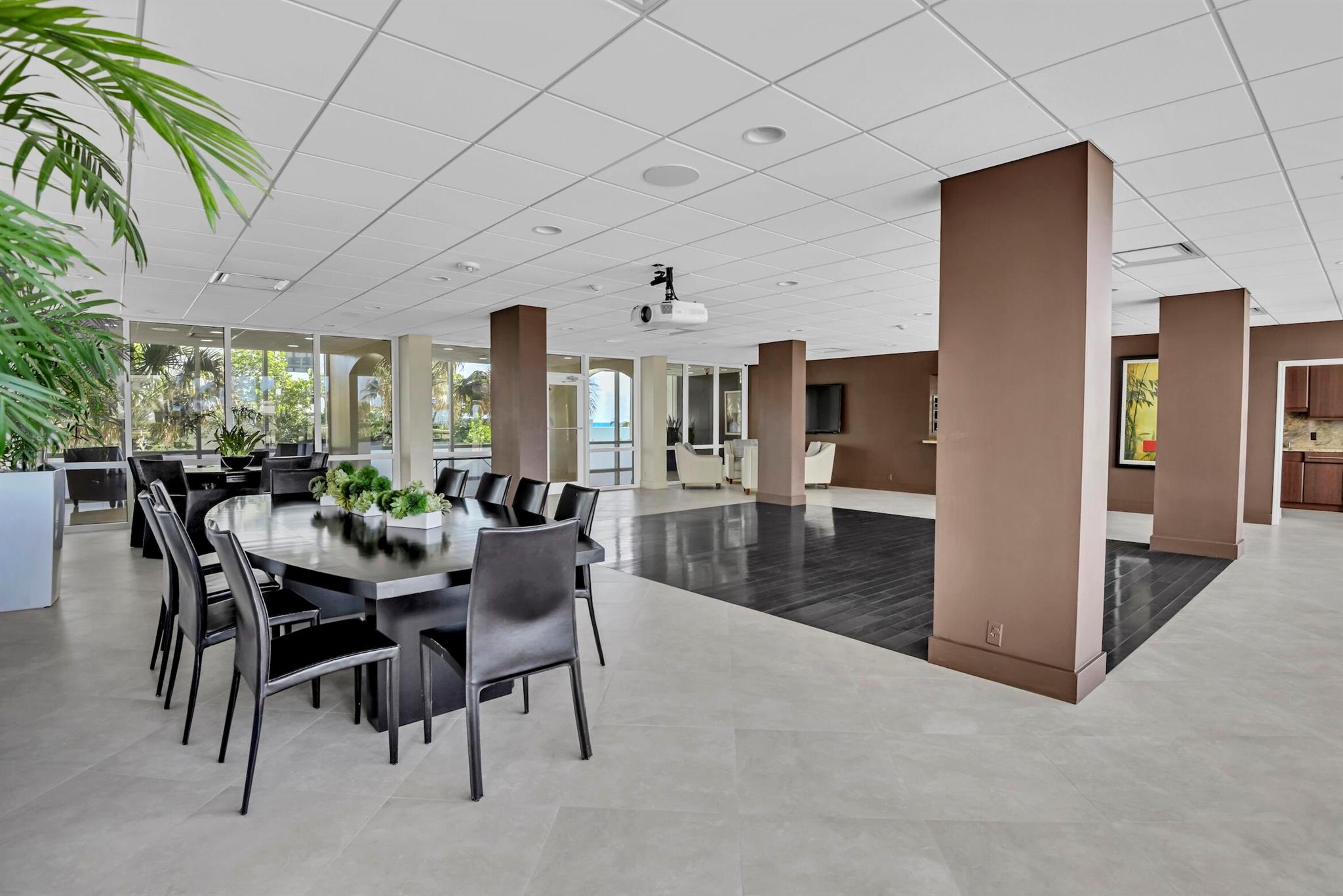 WHITEHALL CONDOMINIUM 32-47-43, SLY 100 FT OF GOV - Residential