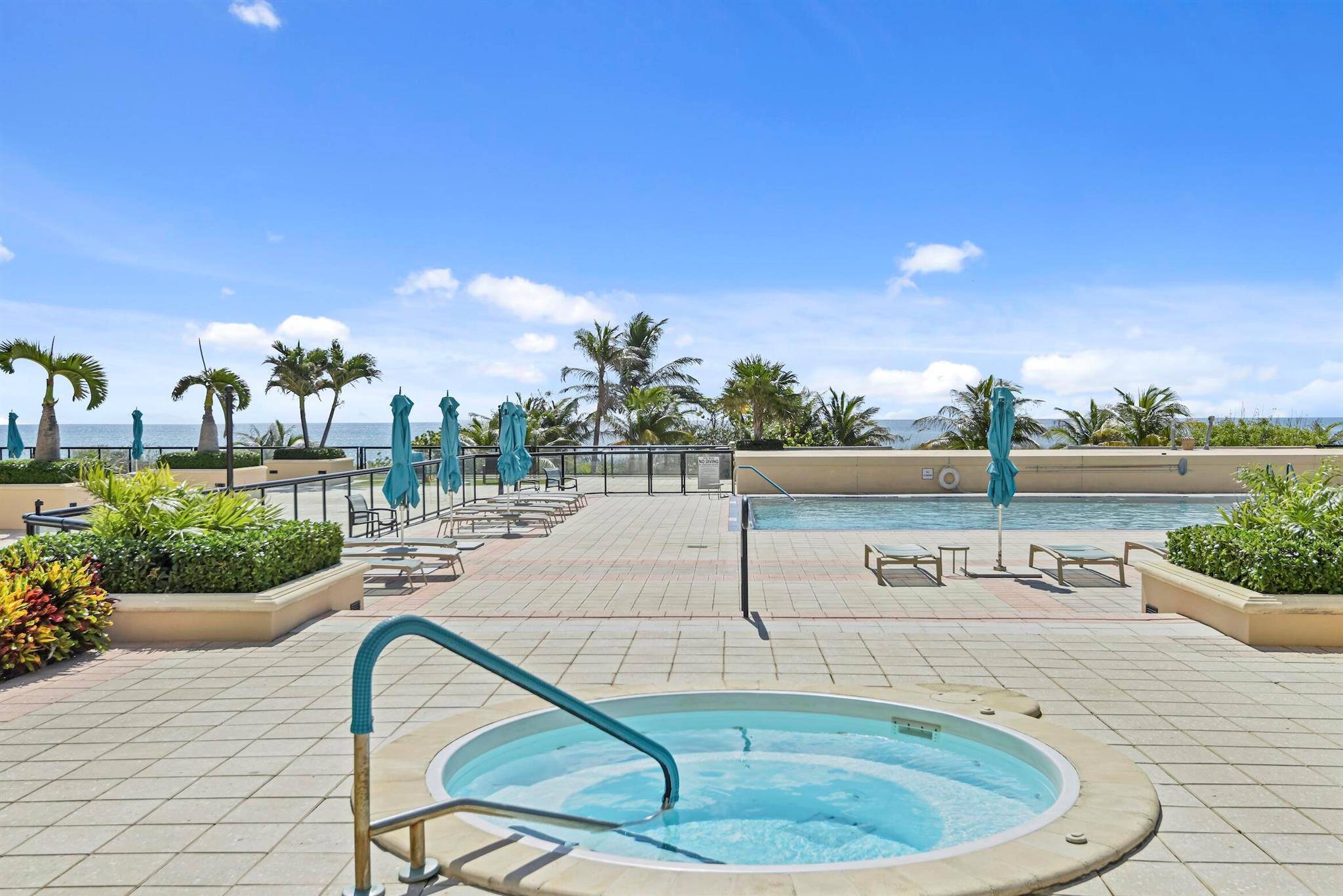 WHITEHALL CONDOMINIUM 32-47-43, SLY 100 FT OF GOV - Residential