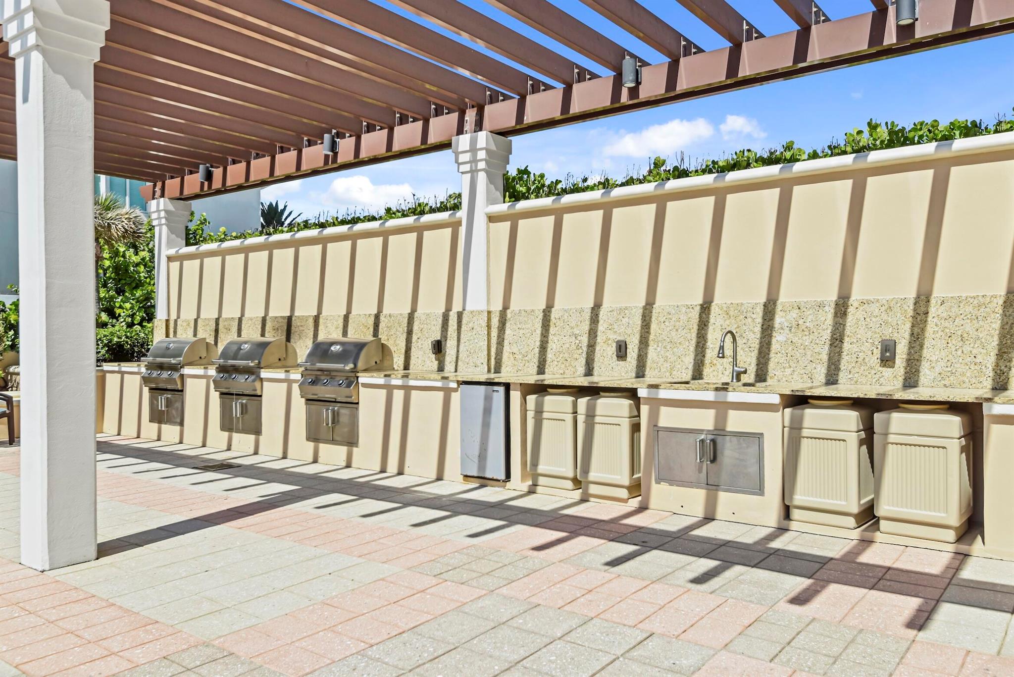 WHITEHALL CONDOMINIUM 32-47-43, SLY 100 FT OF GOV - Residential