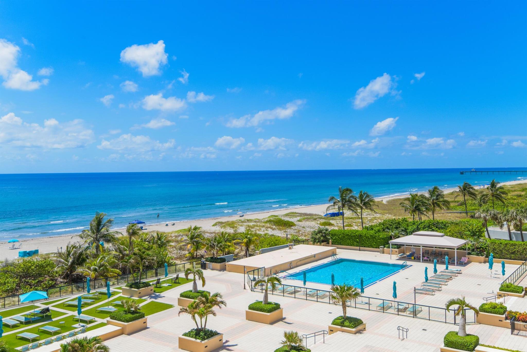 WHITEHALL CONDOMINIUM 32-47-43, SLY 100 FT OF GOV - Residential