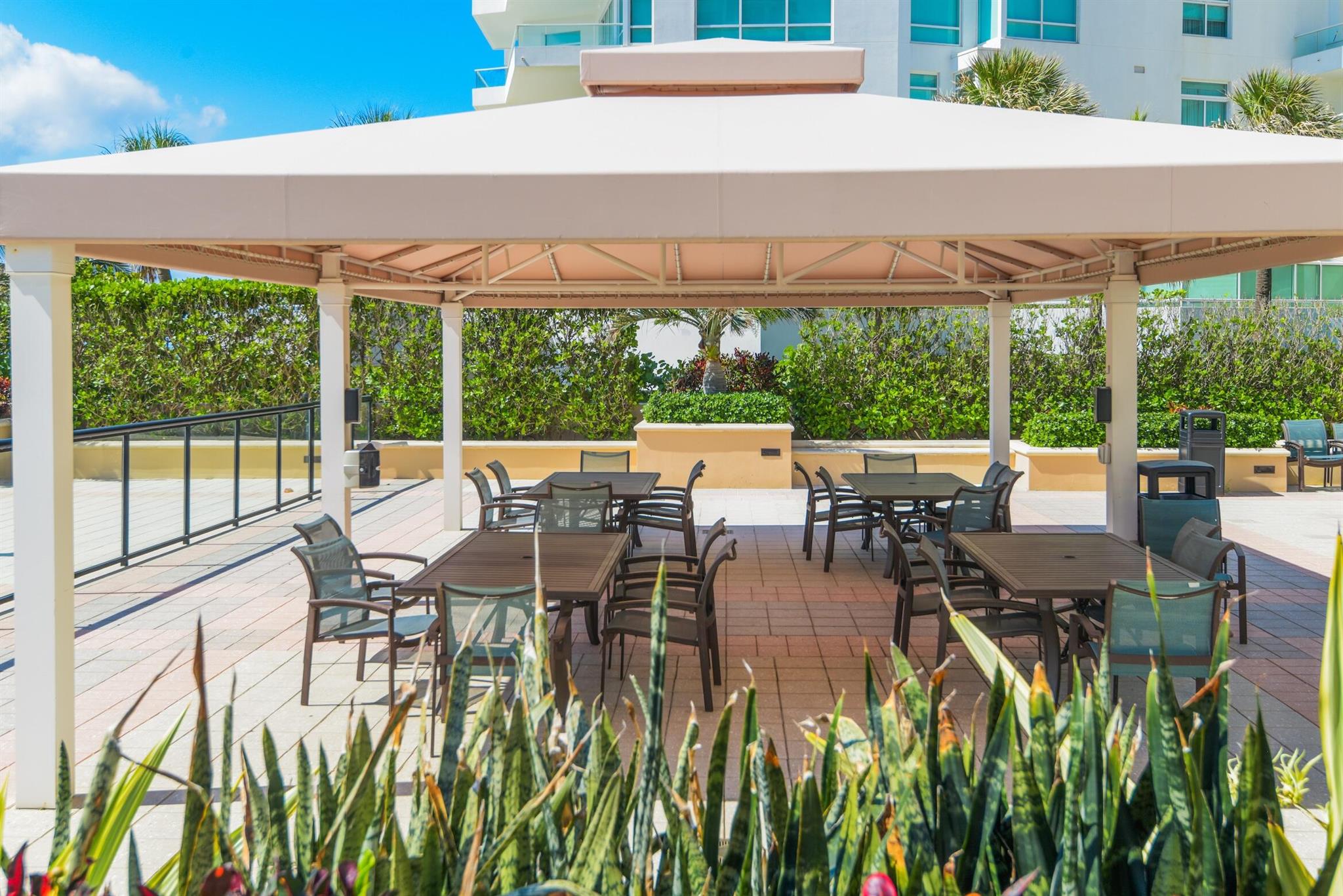 WHITEHALL CONDOMINIUM 32-47-43, SLY 100 FT OF GOV - Residential