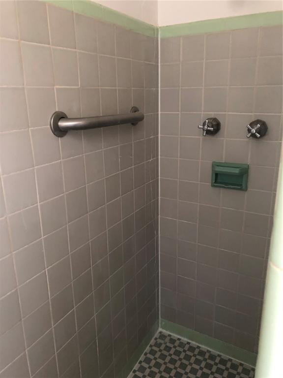 HOLLYWOOD - Residential Lease