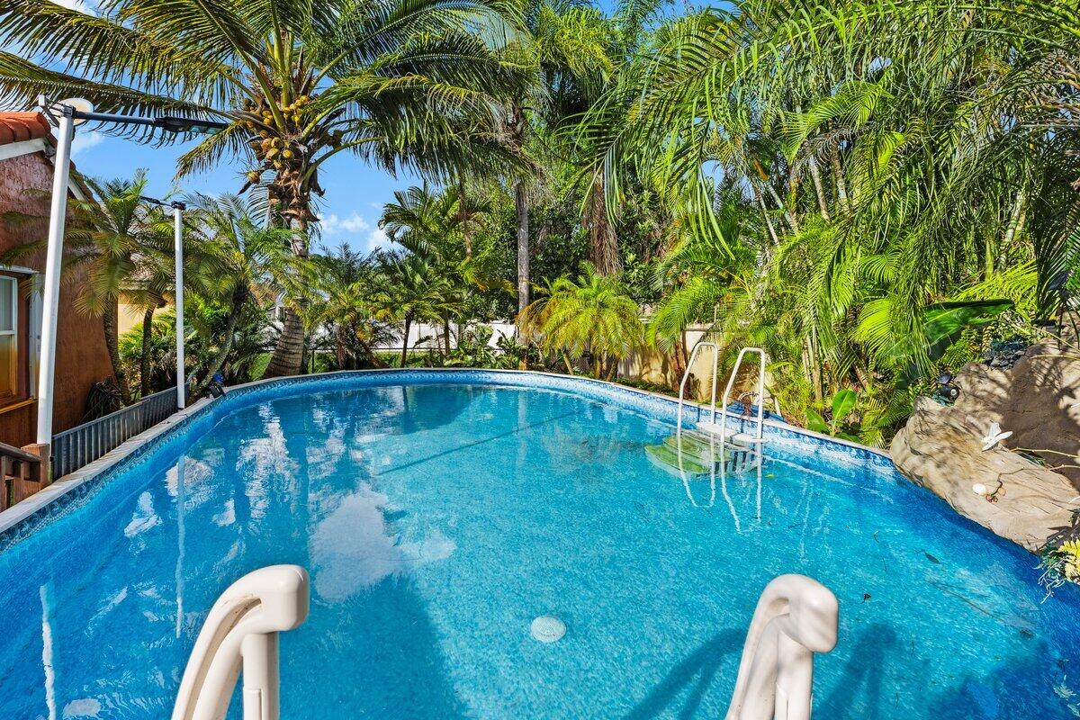 HEFTLER HOMES AT PEMBROKE SHORES - Residential