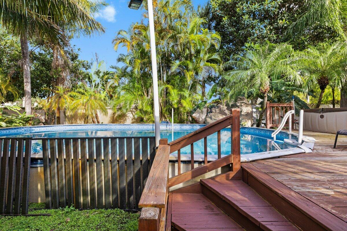 HEFTLER HOMES AT PEMBROKE SHORES - Residential