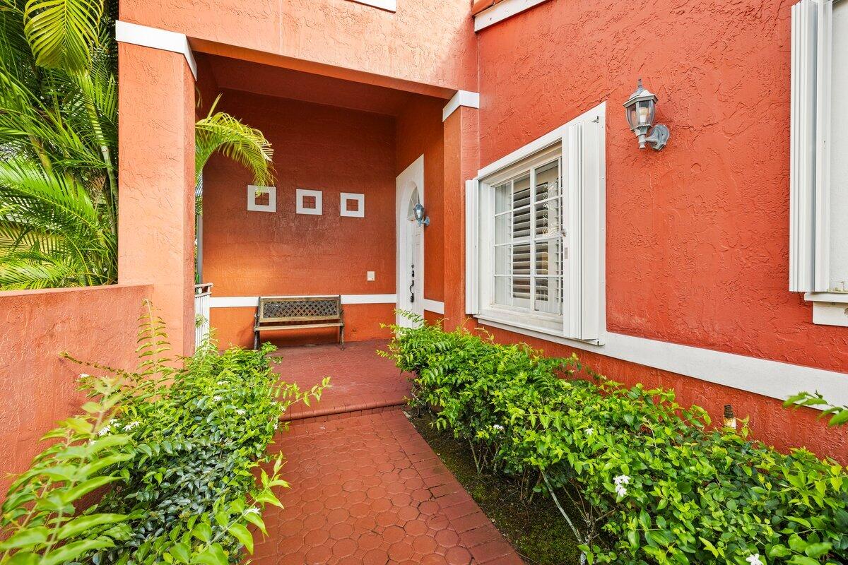 363 SW 161st Avenue, Pembroke Pines, FL, 33027/$699,000 1 363 SW 161st Avenue