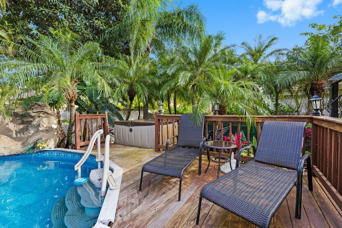 HEFTLER HOMES AT PEMBROKE SHORES - Residential