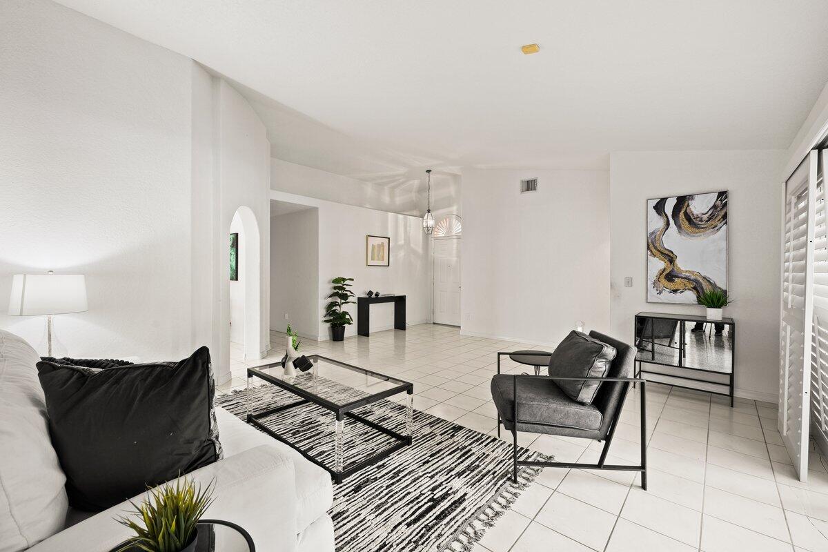 363 SW 161st Avenue, Pembroke Pines, FL, 33027/$699,000 4 363 SW 161st Avenue