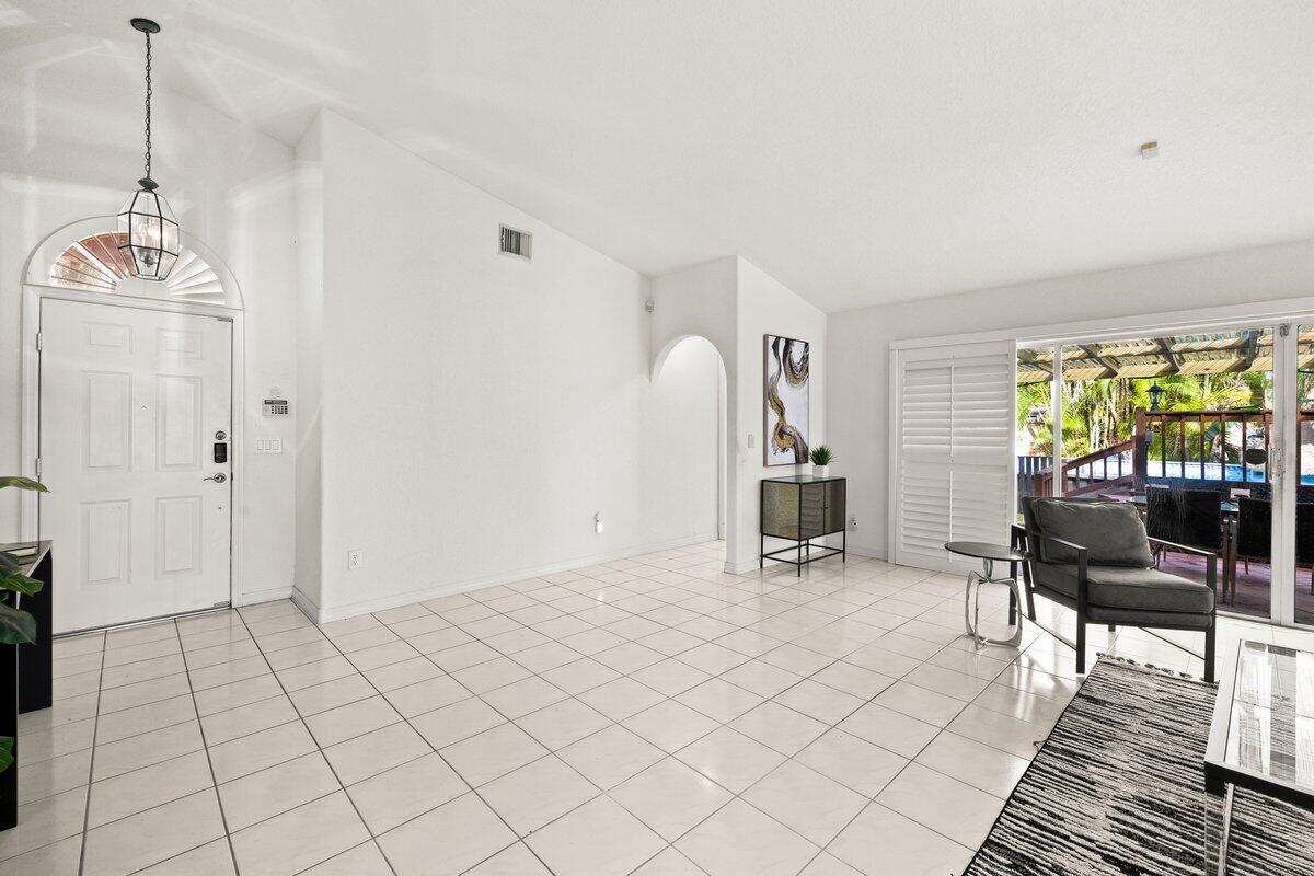 HEFTLER HOMES AT PEMBROKE SHORES - Residential