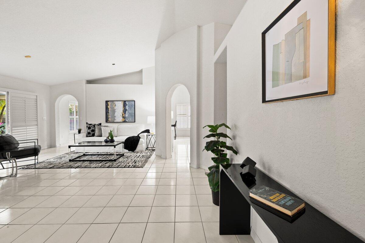 363 SW 161st Avenue, Pembroke Pines, FL, 33027/$699,000 2 363 SW 161st Avenue