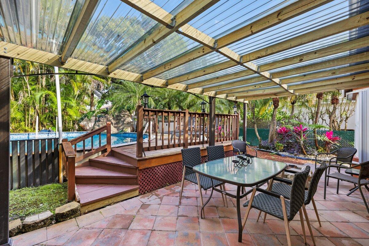 HEFTLER HOMES AT PEMBROKE SHORES - Residential