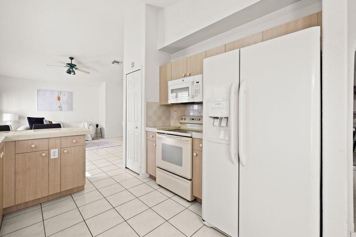 HEFTLER HOMES AT PEMBROKE SHORES - Residential