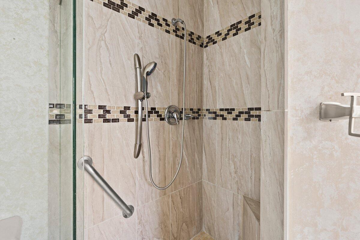 HEFTLER HOMES AT PEMBROKE SHORES - Residential