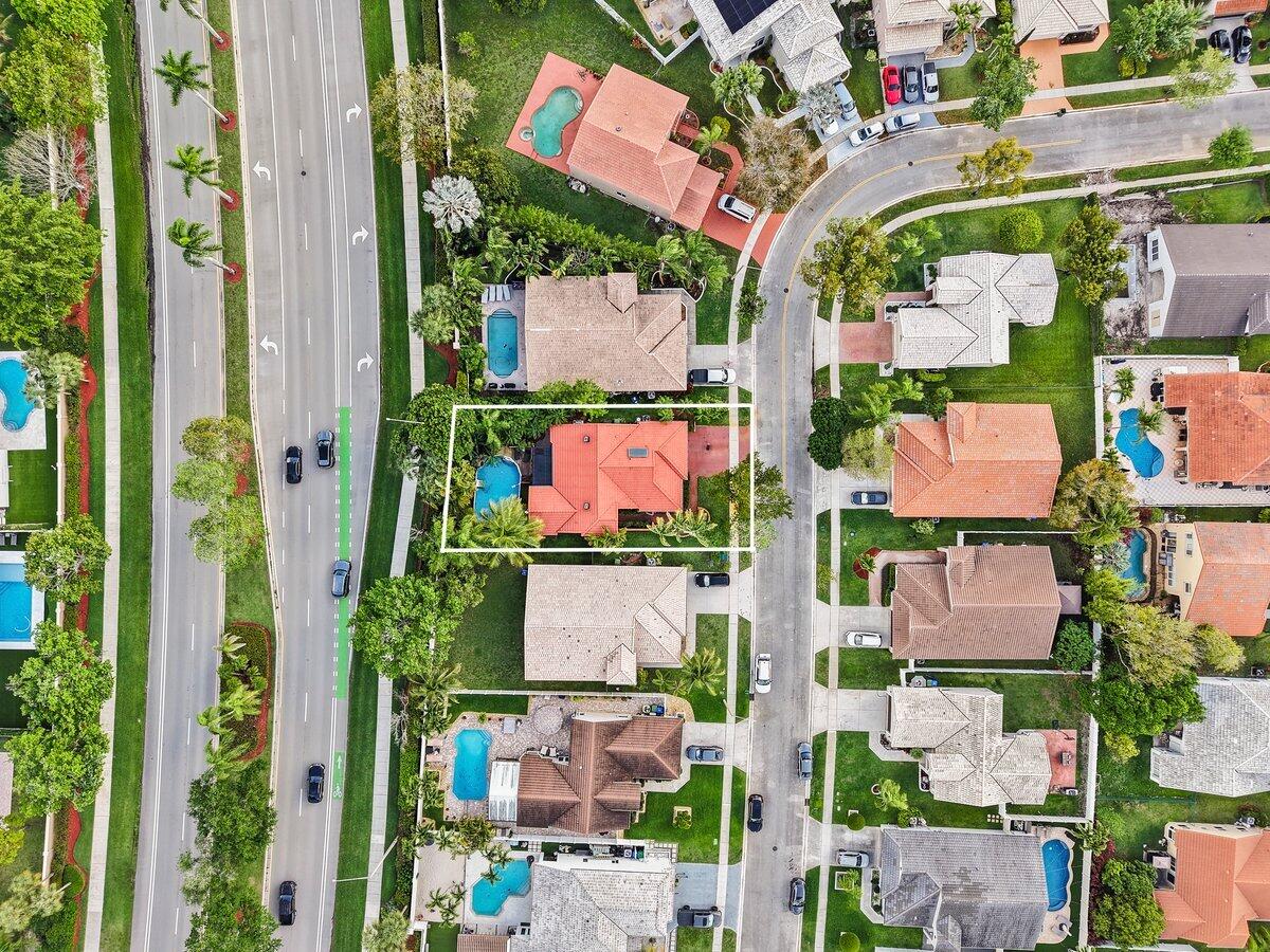 HEFTLER HOMES AT PEMBROKE SHORES - Residential