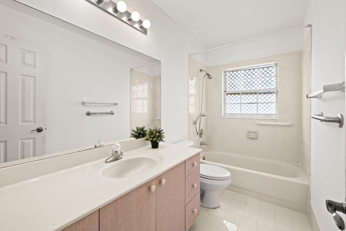 HEFTLER HOMES AT PEMBROKE SHORES - Residential