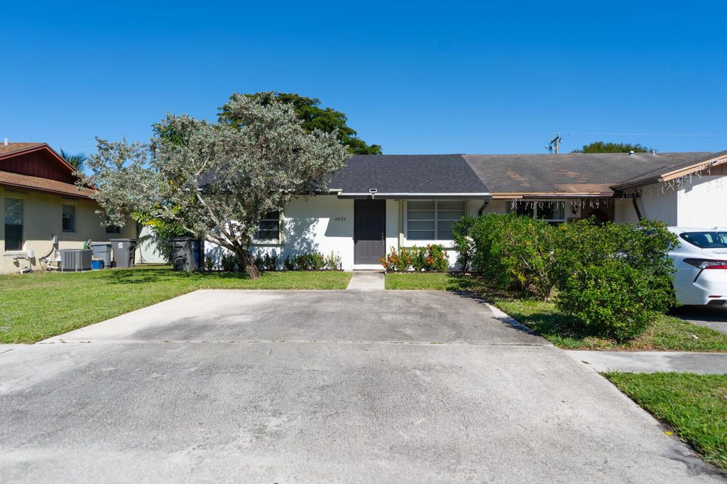 Photo of 4555 Arthur Street, Palm Beach Gardens, FL 33418 (MLS # R11040247)