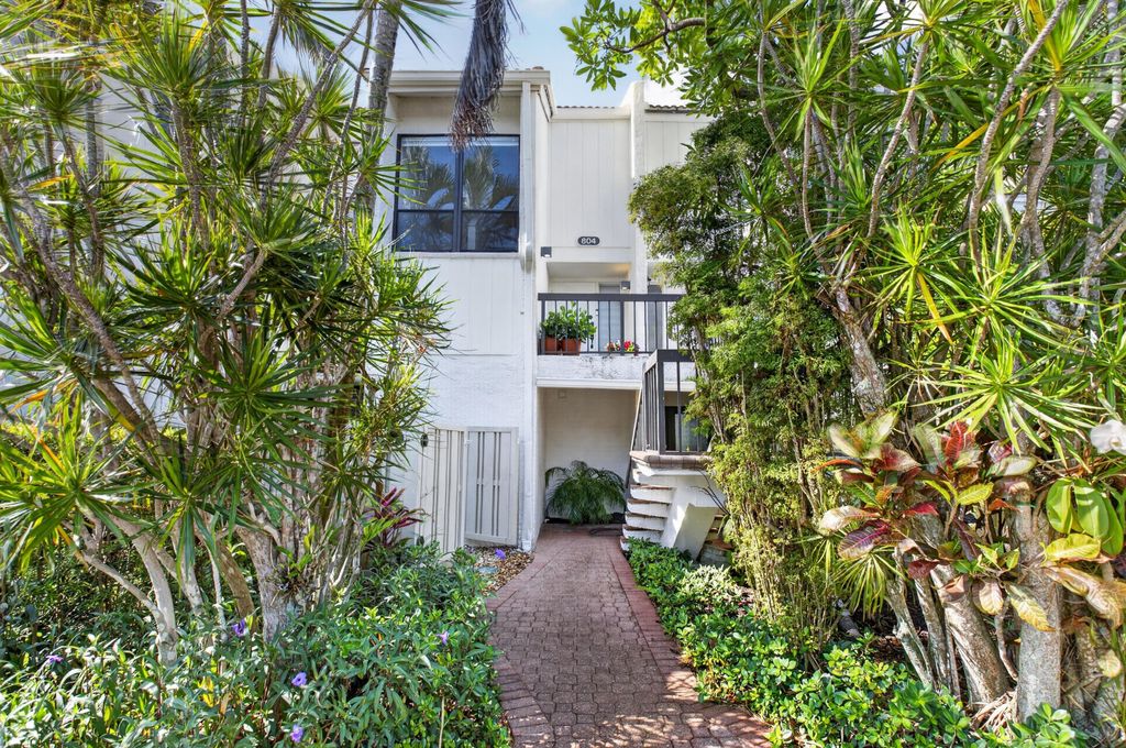 Photo of 804 Bridgewood Place, Boca Raton, FL 33434 (MLS # B26033233)