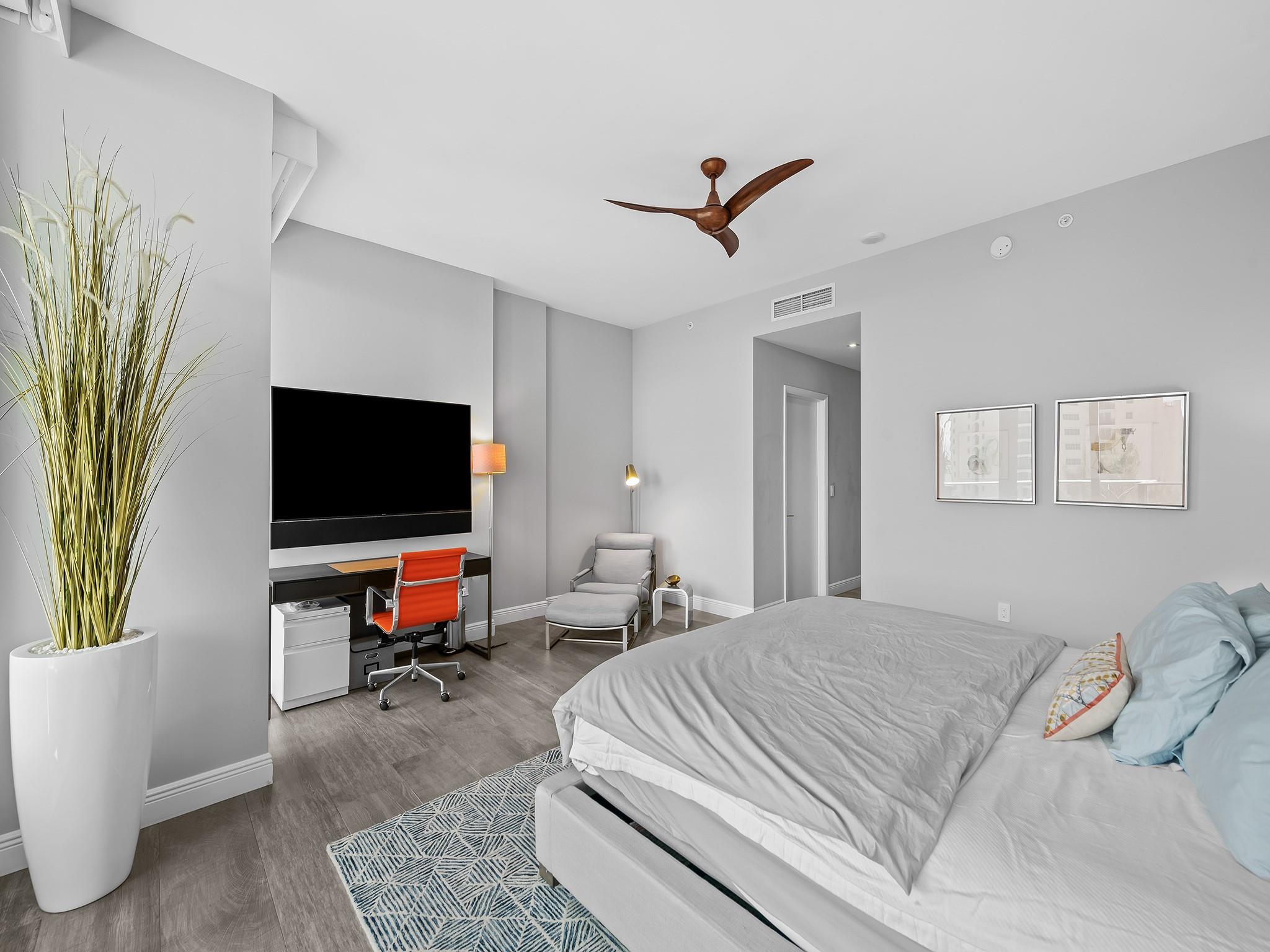 PARAMOUNT - Residential