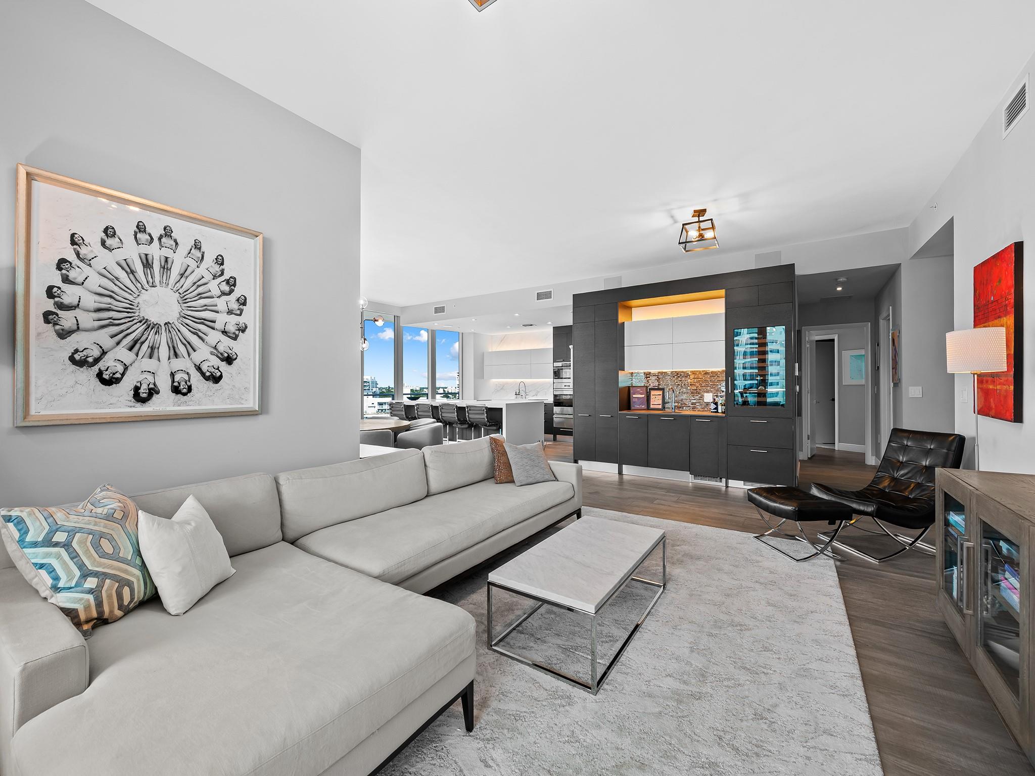 PARAMOUNT - Residential