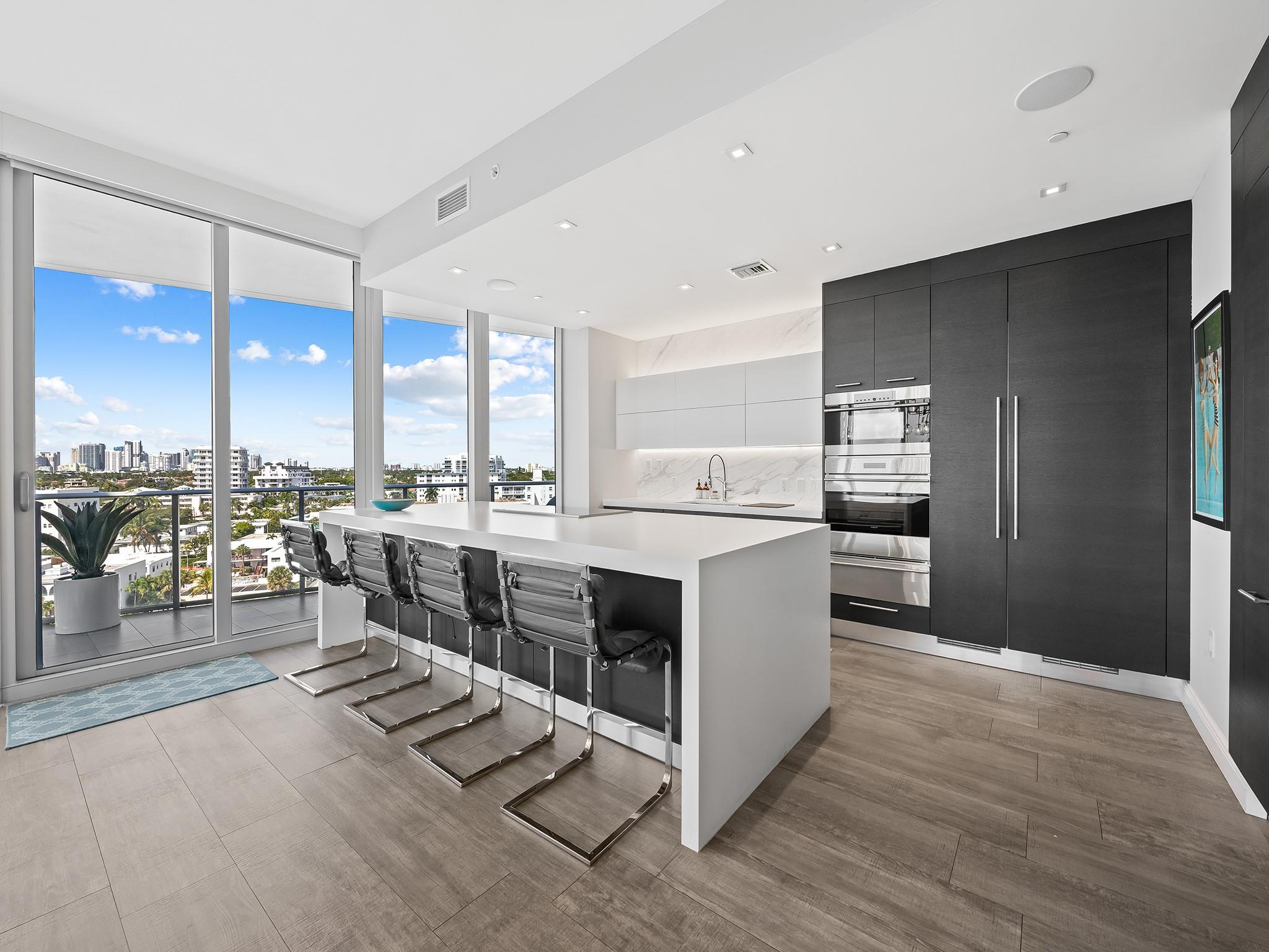 PARAMOUNT - Residential
