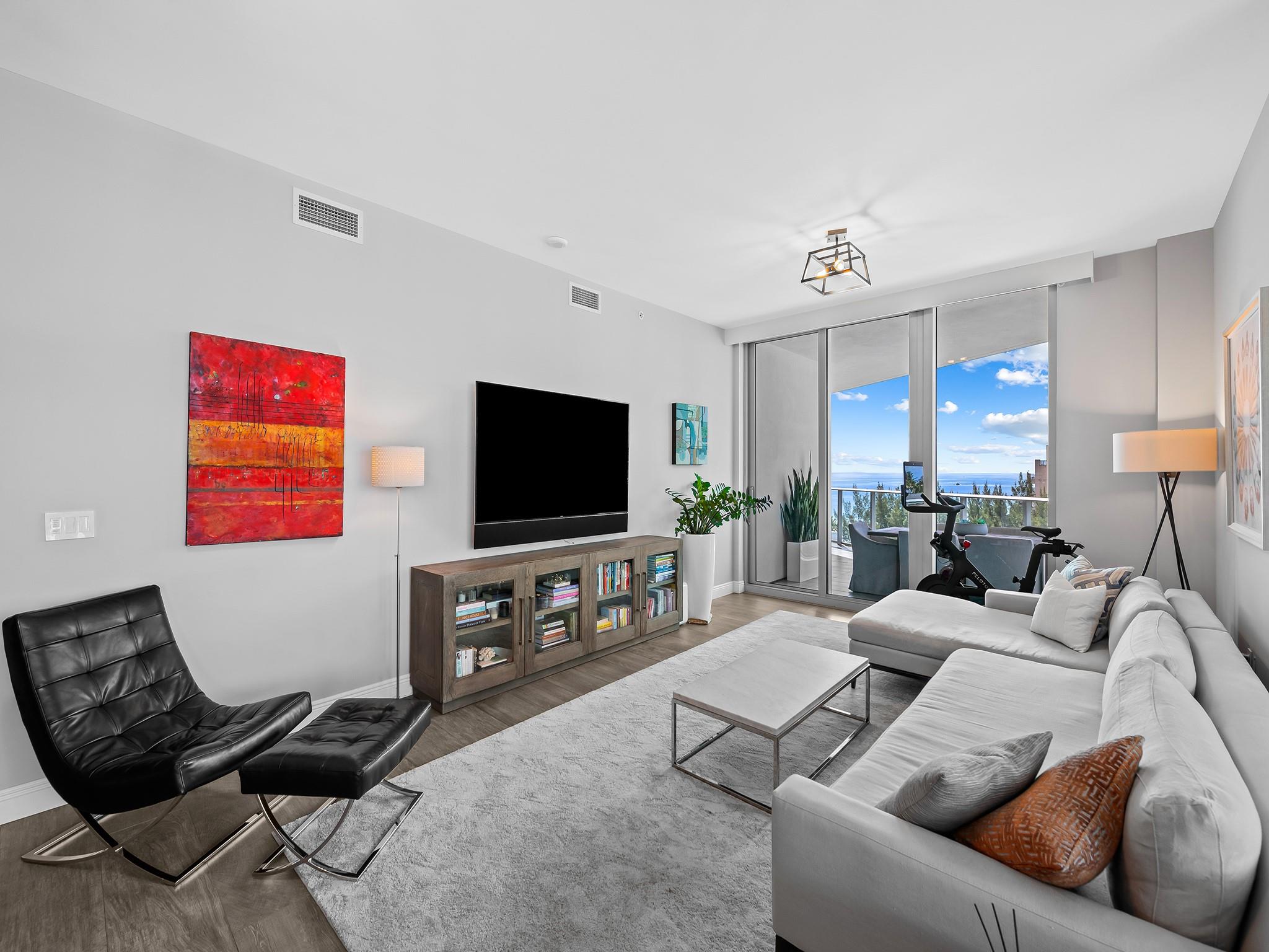 PARAMOUNT - Residential