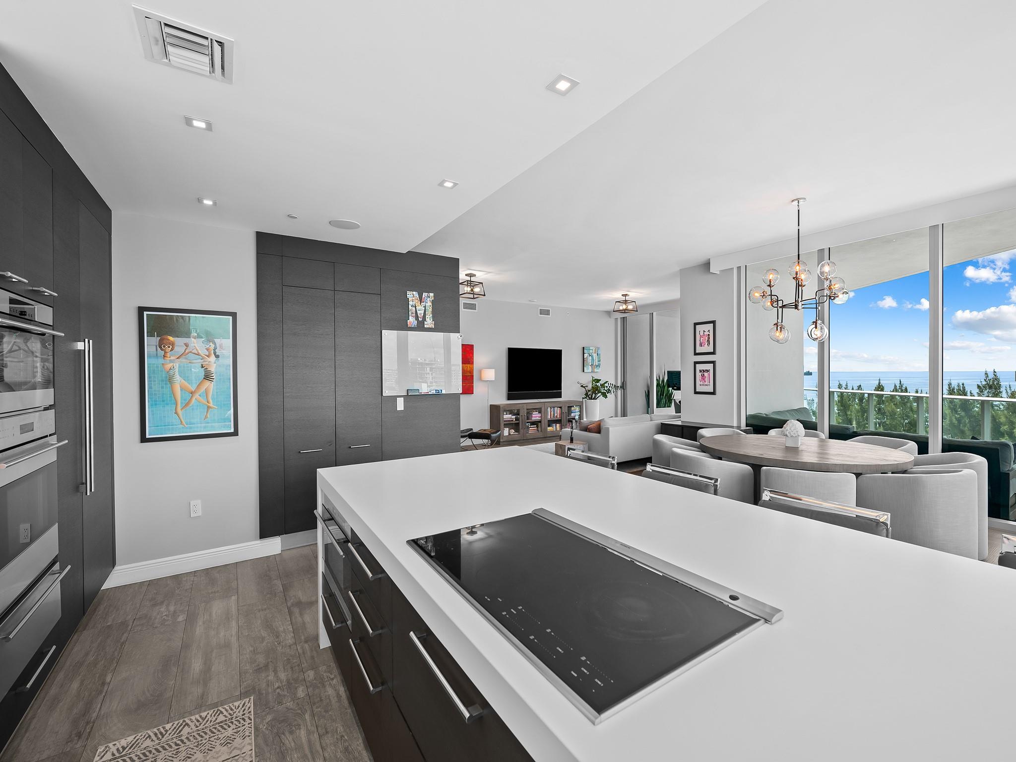 PARAMOUNT - Residential