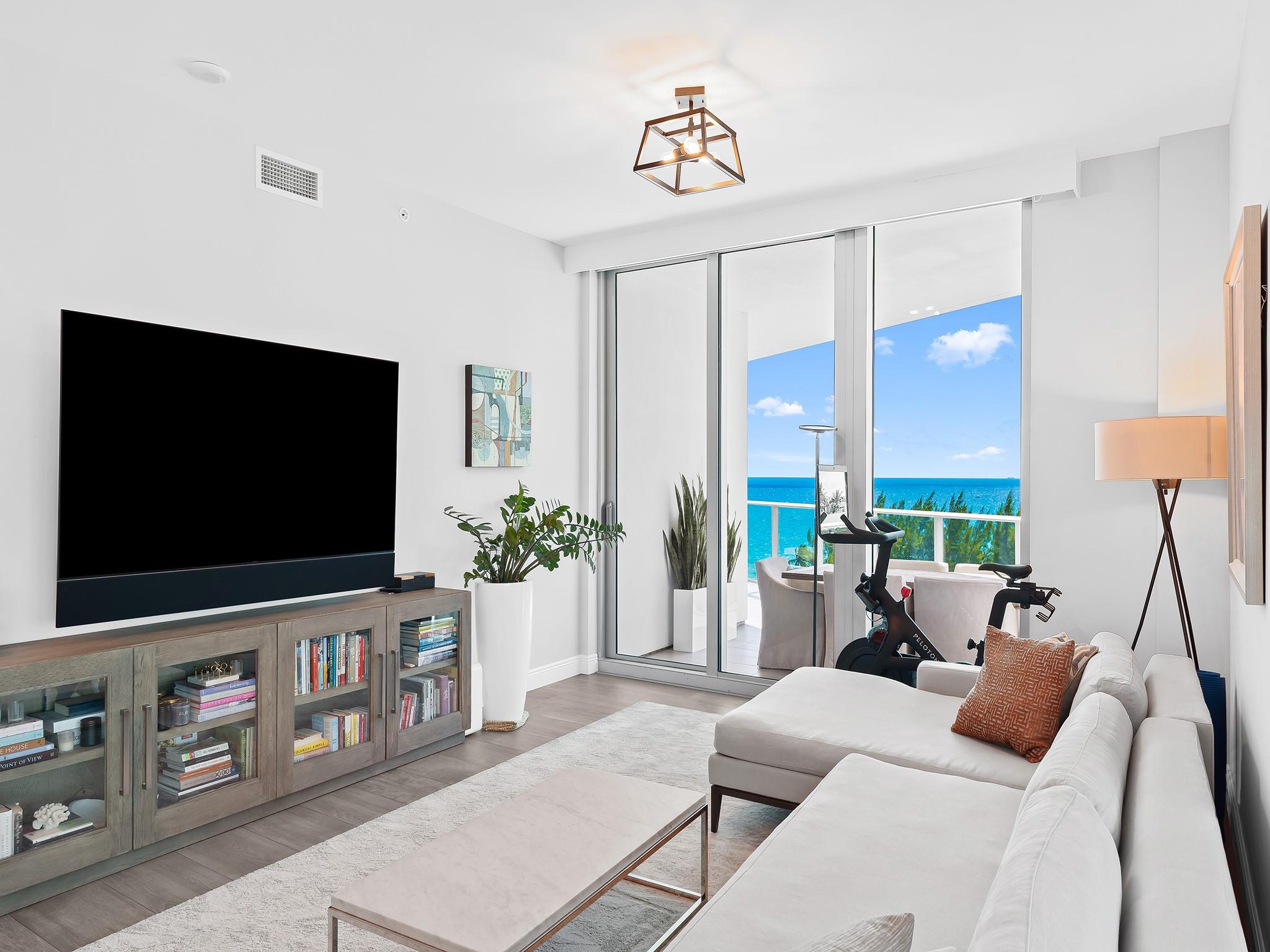PARAMOUNT - Residential