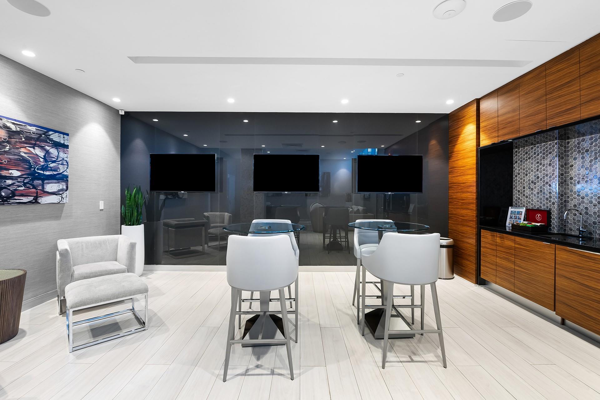 PARAMOUNT - Residential