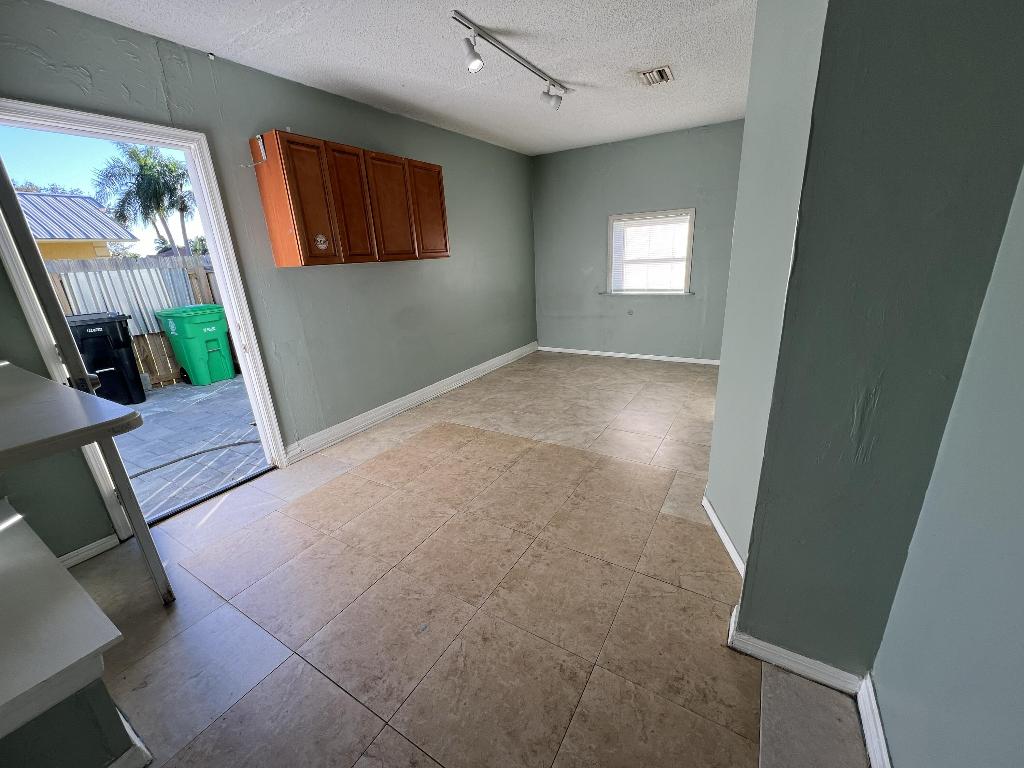 PORT ST LUCIE SECTION 18 - Residential Lease