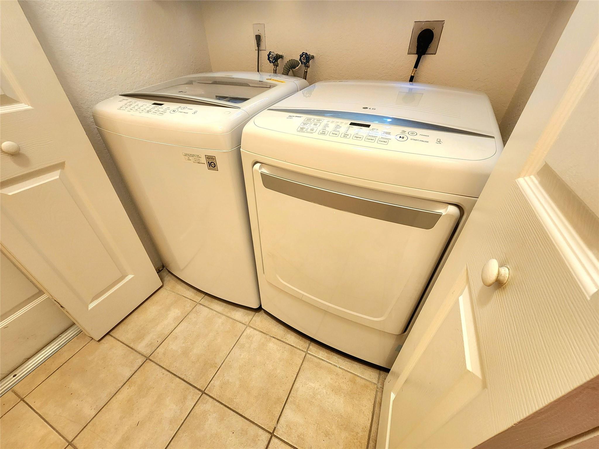 Regency Lakes At Coconut - Residential