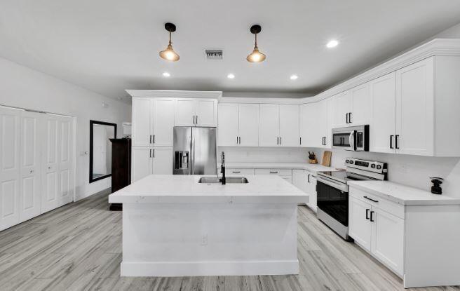 DELRAY TOWN OF - Residential Lease