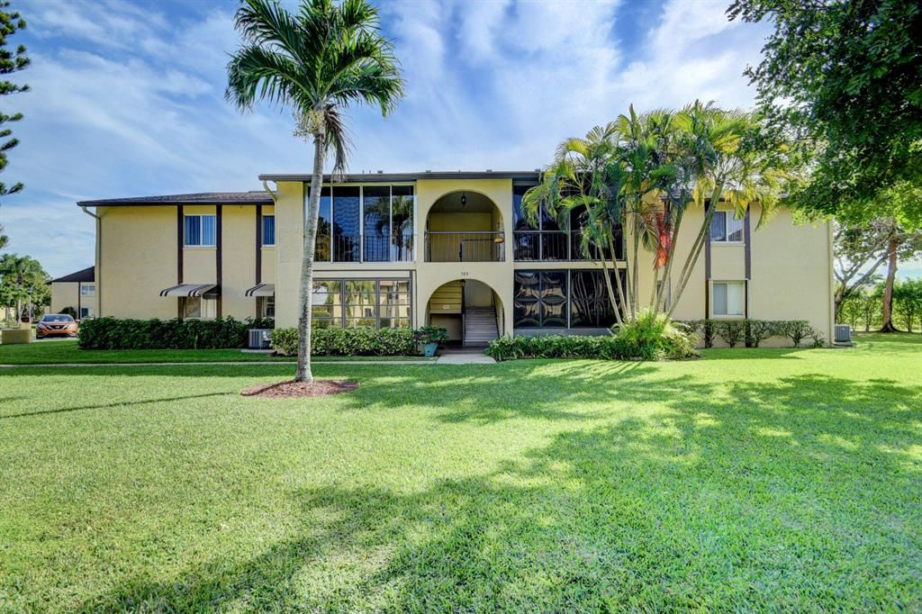 Photo of 308 Pine Ridge Circle Cir #C-1, Green Acres, FL 33463 (MLS # R10767260)