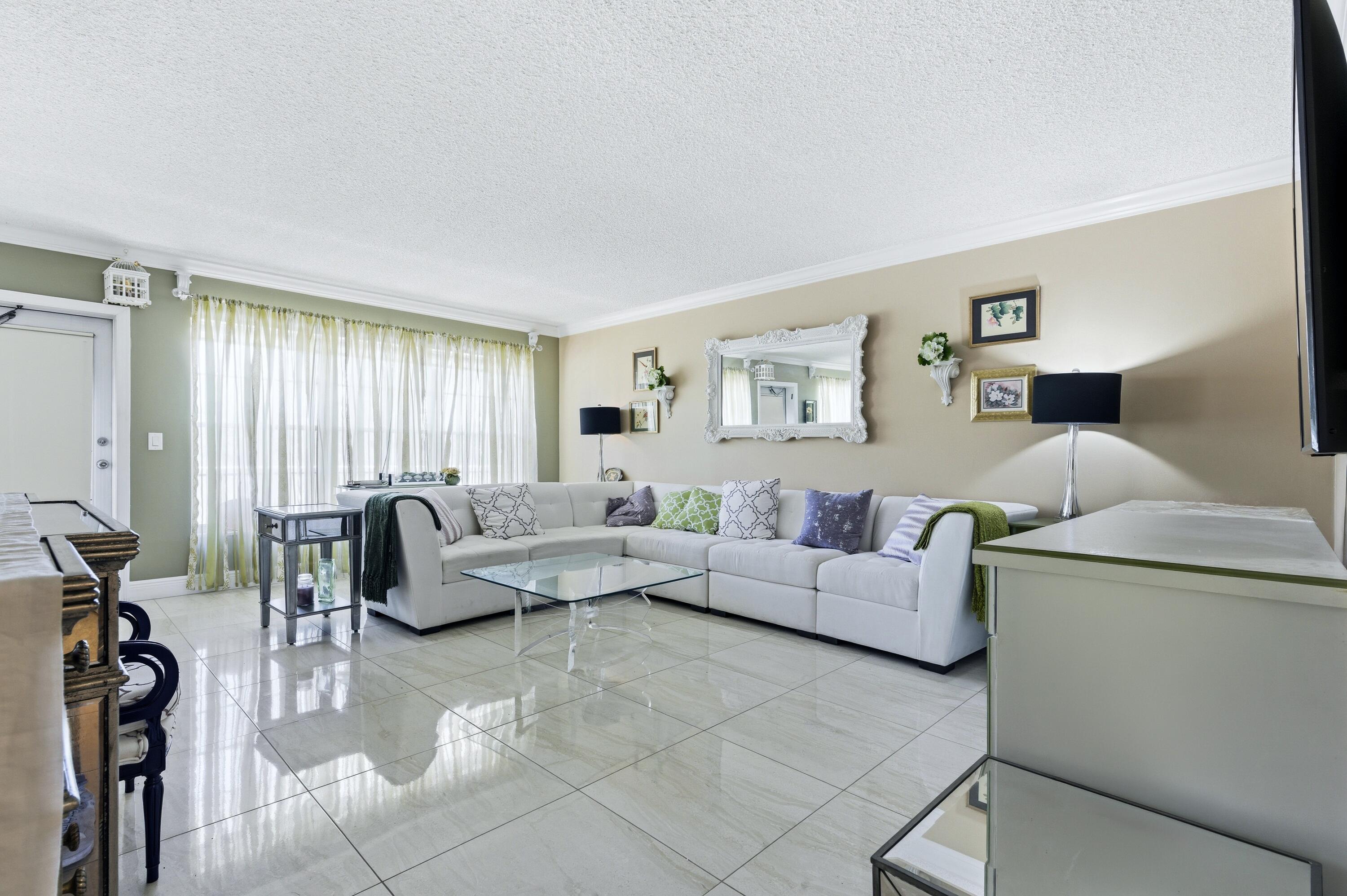 213 Wellington E