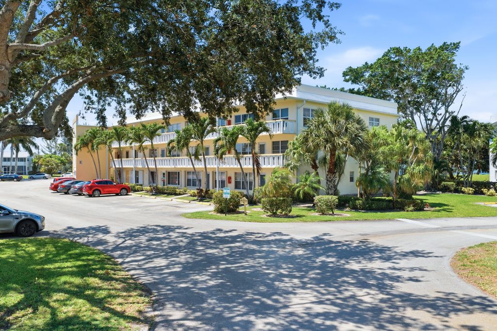 Photo of 213 Wellington E, West Palm Beach, FL 33417 (MLS # B26030589)