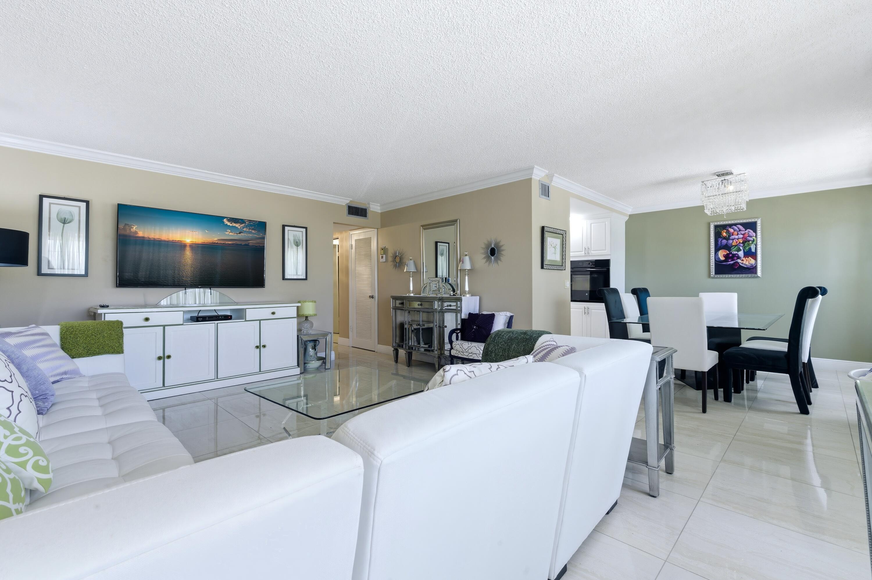 213 Wellington E