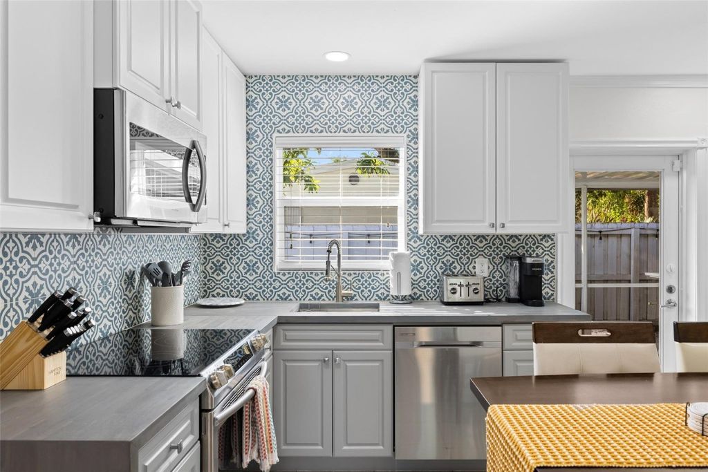 Photo of 2601 NE 9th Terrace, Wilton Manors, FL 33334 (MLS # F10546669)