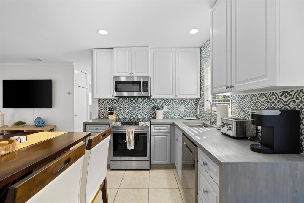 Photo of 2601 NE 9th Terrace, Wilton Manors, FL 33334 (MLS # F10546669)