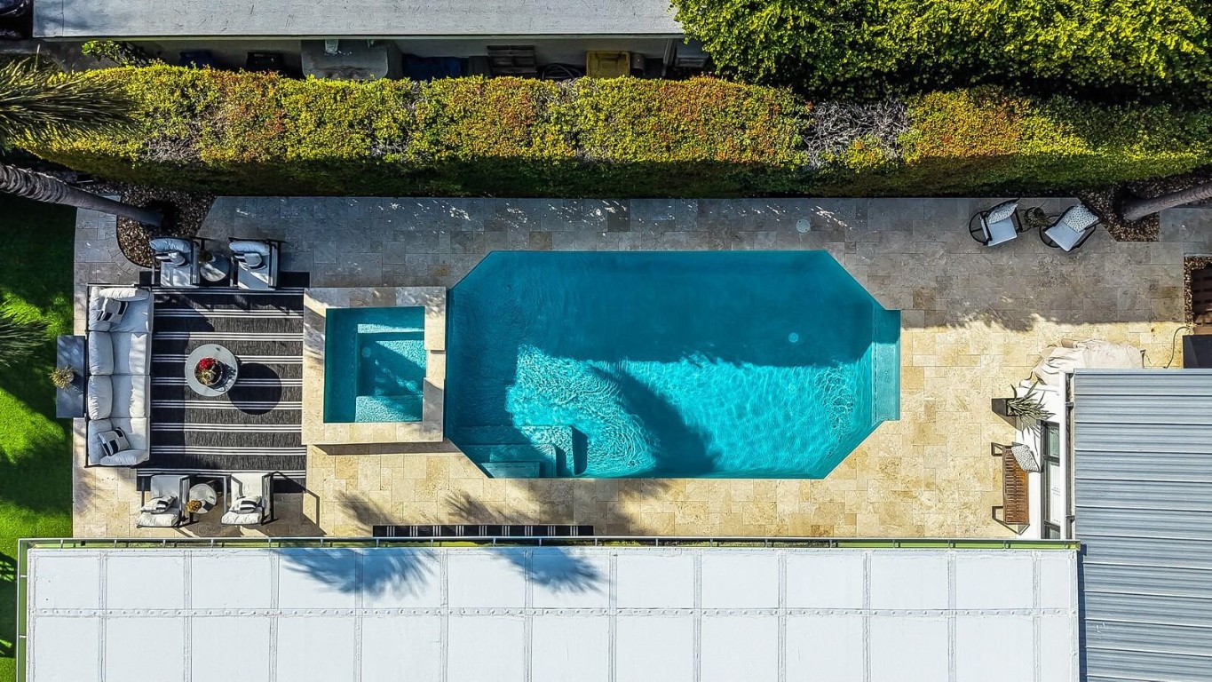 CORAL SHORES - Residential