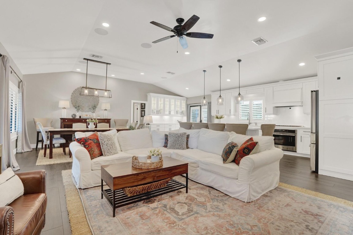 CORAL SHORES - Residential