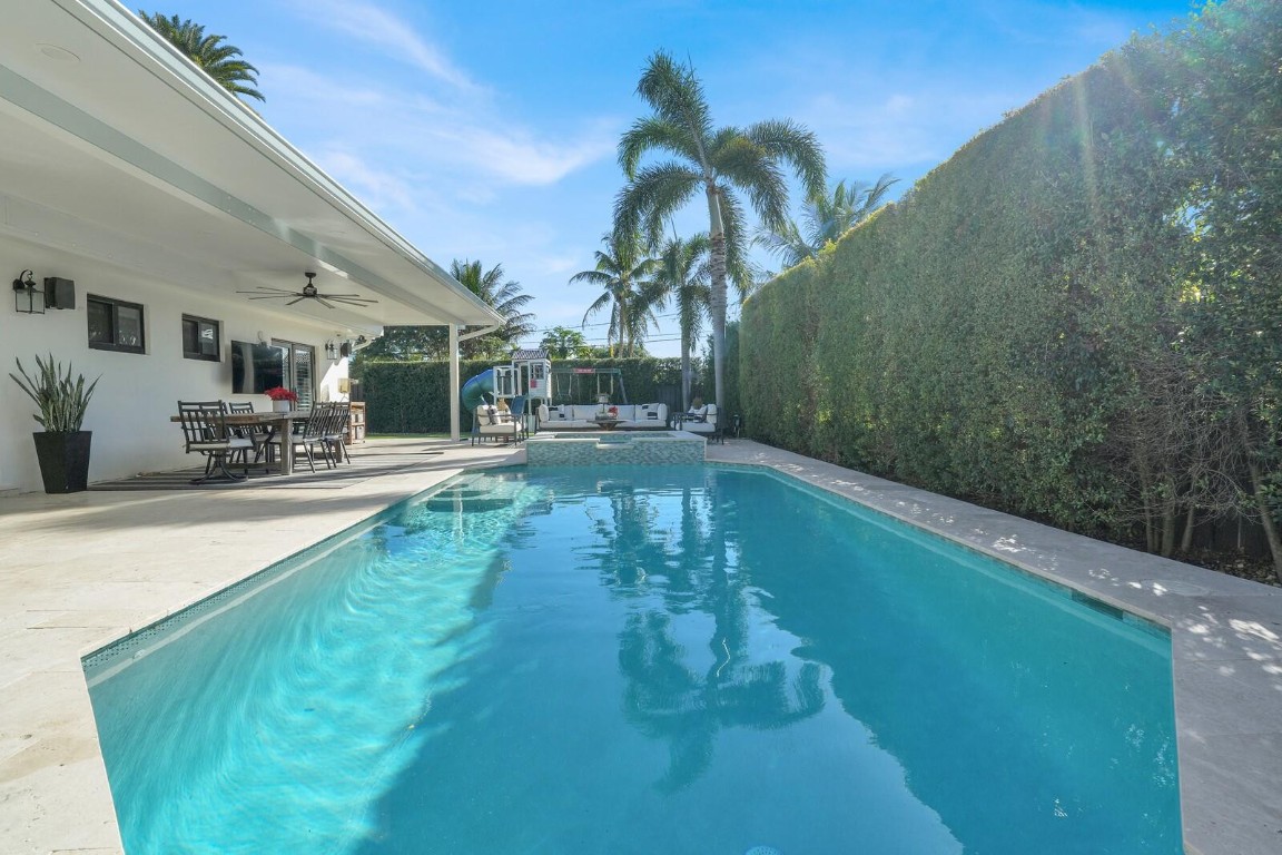 CORAL SHORES - Residential