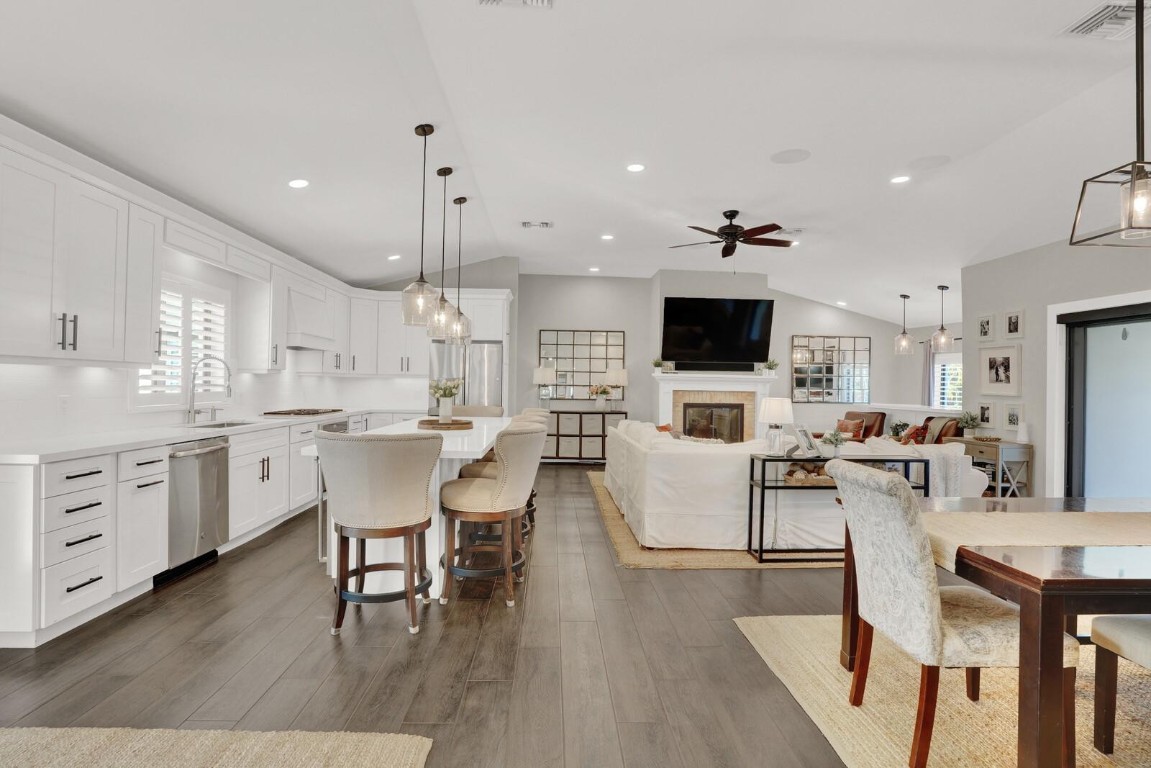 CORAL SHORES - Residential