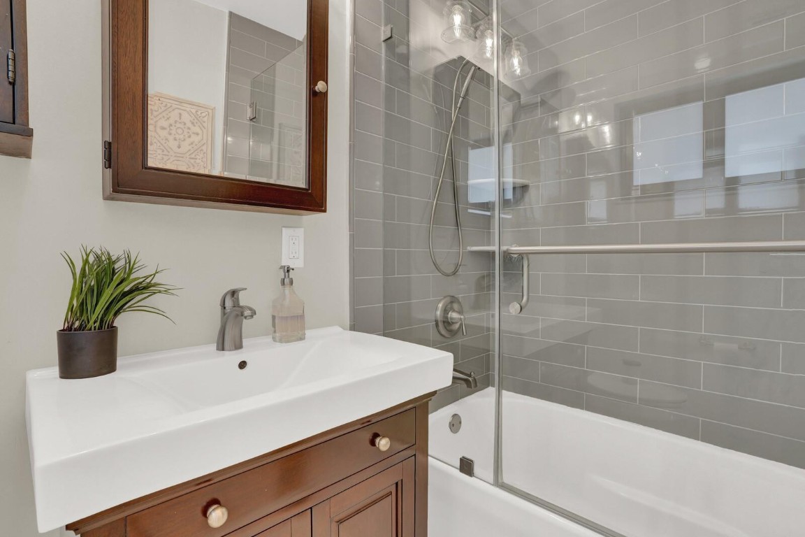 CORAL SHORES - Residential